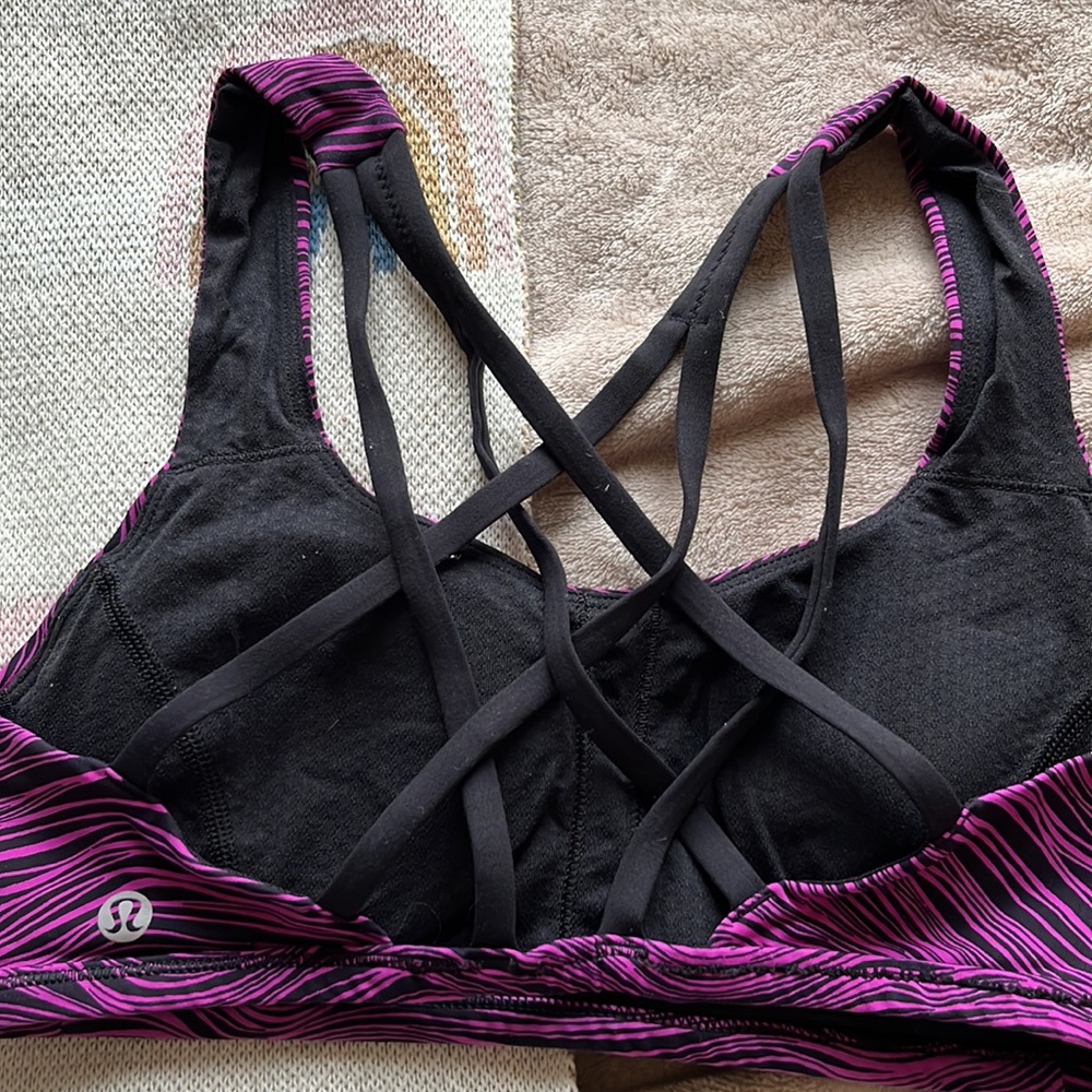 Free to be Lululemon sports bra size 4 - Picture 9 of 11